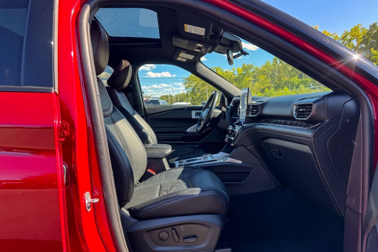 Used 2023 Ford Explorer Platinum w/ Technology Package AWD/4WD image 9