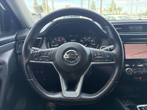 Used 2019 Nissan Rogue SV w/ Premium Package FWD image 16