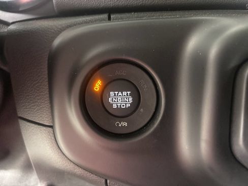 Used 2021 Jeep Wrangler Unlimited Sahara AWD/4WD image 13