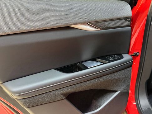Certified 2025 Cadillac Optiq Sport 1 w/ LPO, Floor Liner Package AWD/4WD image 41