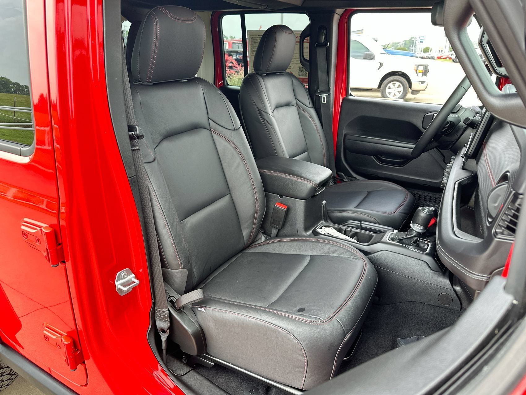 Used 2025 Jeep Wrangler Unlimited Rubicon AWD/4WD image 23