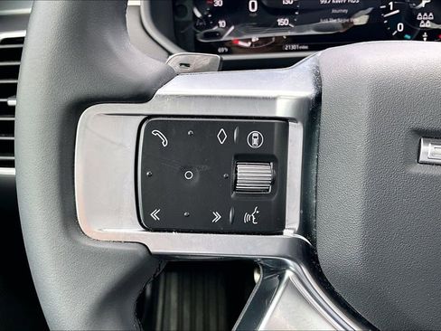 Certified 2025 Land Rover Discovery Dynamic SE AWD/4WD image 20