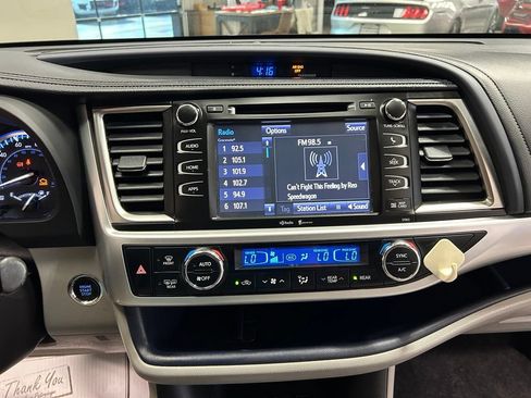 Used 2015 Toyota Highlander XLE AWD/4WD image 19