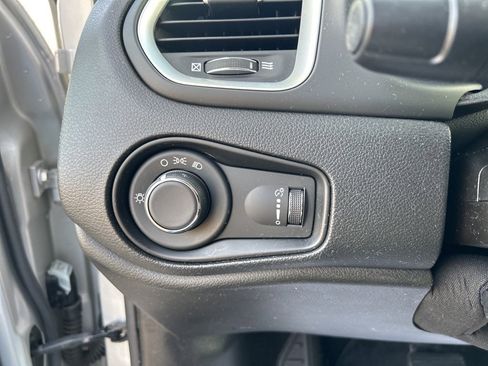 Used 2018 Jeep Renegade Sport w/ Power & Air Group image 12