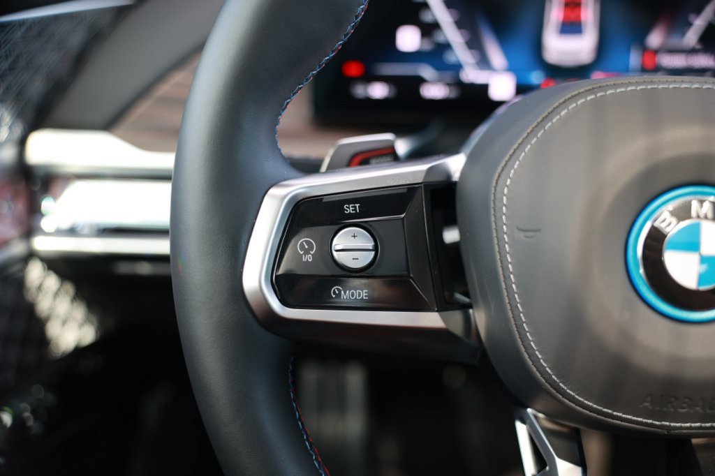 Used 2025 BMW i7 M70 w/ Executive Package AWD/4WD image 20