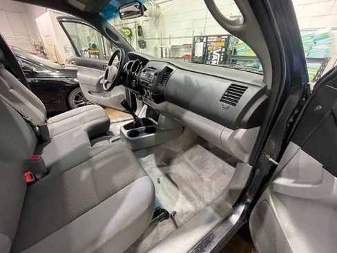 Used 2010 Toyota Tacoma 4x4 Regular Cab image 10