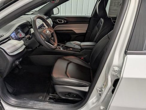 Used 2025 Jeep Compass Limited AWD/4WD image 14