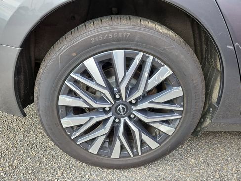 Used 2024 Nissan Altima 2.5 SV FWD image 4