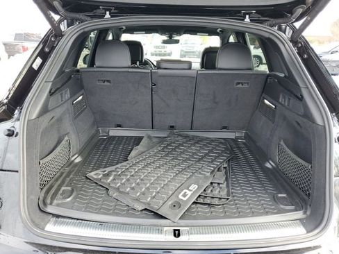 Used 2025 Audi Q5 e Premium Plus w/ Premium Plus Package AWD/4WD image 8