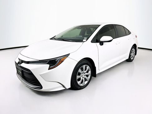 Used 2025 Toyota Corolla LE FWD image 3