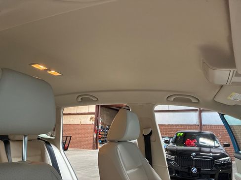 Used 2017 Volkswagen Tiguan S image 30