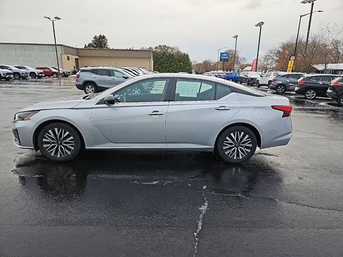 Used 2024 Nissan Altima 2.5 SV FWD image 6