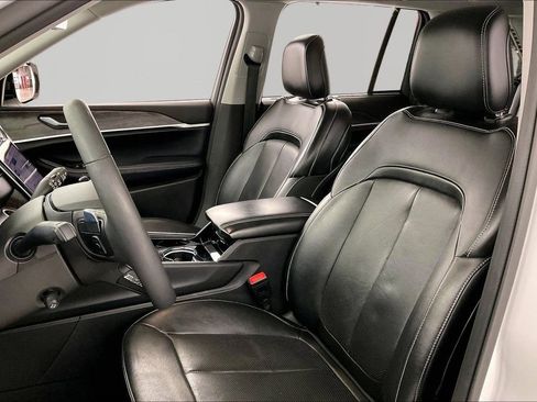 Used 2022 Jeep Grand Cherokee Limited 4xe w/ Luxury Tech Group II image 19