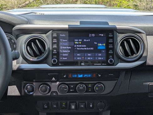 Used 2022 Toyota Tacoma TRD Sport w/ TRD Premium Sport Package AWD/4WD image 21