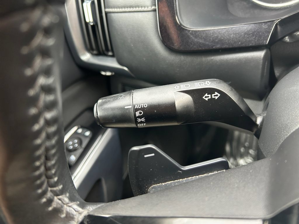 Used 2023 Nissan Pathfinder SL AWD/4WD image 28