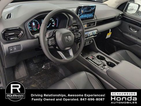New 2025 Honda Pilot Touring image 4