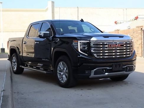 Used 2024 GMC Sierra 1500 Denali w/ Technology Package AWD/4WD image 2