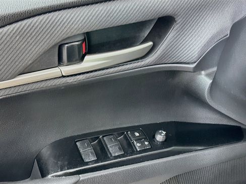 Used 2025 Toyota Camry SE FWD image 15