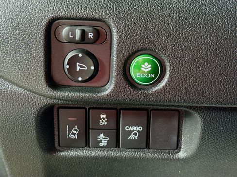 Certified 2025 Honda Ridgeline Sport image 9