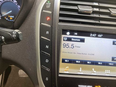 Used 2017 Lincoln MKC Premiere image 17