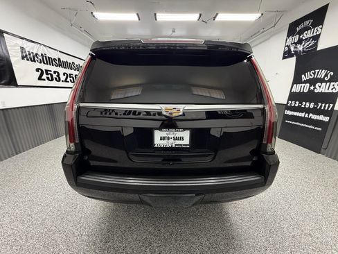 Used 2016 Cadillac Escalade ESV Luxury AWD/4WD image 2