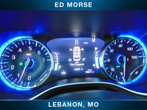 Used 2023 Chrysler Pacifica Touring-L image 21