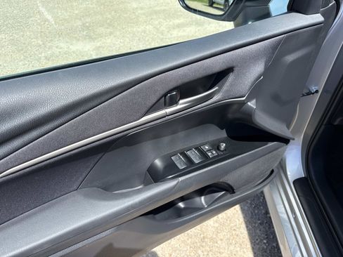 Used 2025 Toyota Camry LE w/ Convenience Package image 18