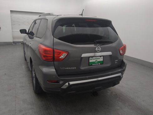 Used 2018 Nissan Pathfinder SL image 5