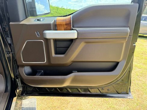 Used 2017 Ford F150 King Ranch w/ Equipment Group 601A Luxury AWD/4WD image 31