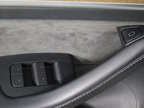 Used 2023 Tesla Model 3 Standard Range image 18