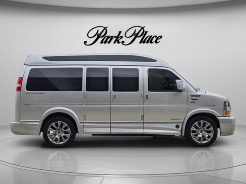 Used 2023 Chevrolet Express 2500 image 9