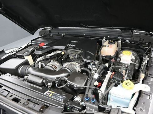 Used 2020 Jeep Wrangler Unlimited Rubicon w/ Steel Bumper Group image 11