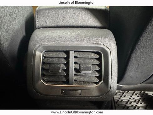 Used 2018 Volkswagen Tiguan SE image 18