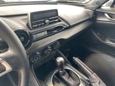 Used 2017 MAZDA MX-5 Miata Sport image 8