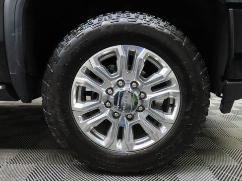 Used 2023 GMC Sierra 2500 Denali w/ Denali Black Diamond Edition AWD/4WD image 13