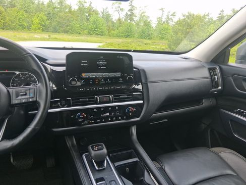 Certified 2025 Nissan Pathfinder SL AWD/4WD image 20