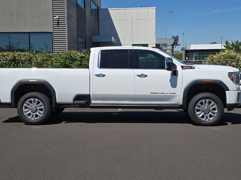 Used 2023 GMC Sierra 3500 Denali w/ Denali Ultimate Package AWD/4WD image 3