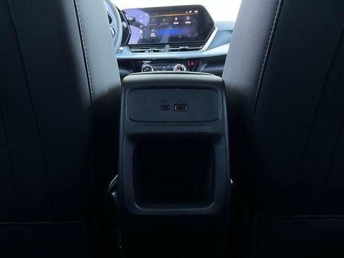 Used 2025 Chevrolet Trax LT image 12