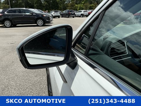 Used 2024 Volkswagen Tiguan SE FWD image 13