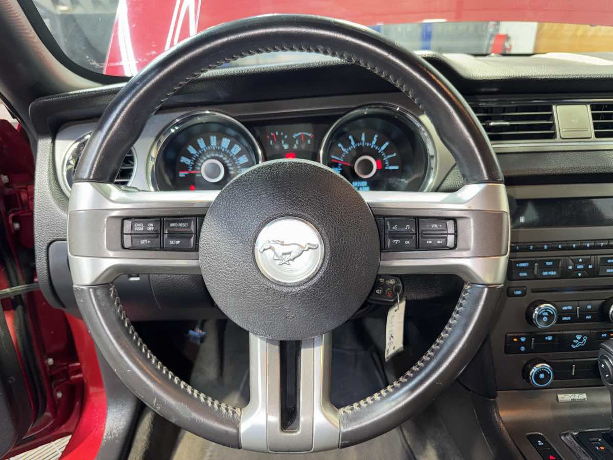 Used 2013 Ford Mustang Coupe RWD image 16
