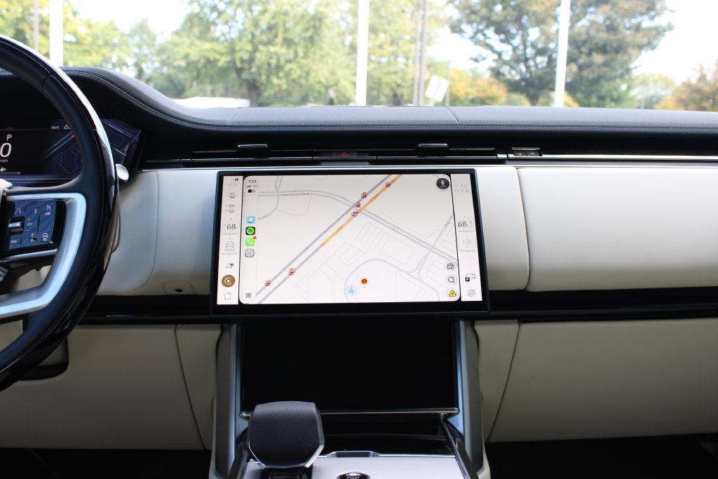 Used 2025 Land Rover Range Rover SE AWD/4WD image 9