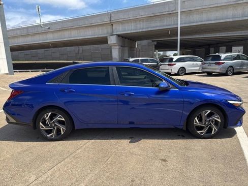 Used 2024 Hyundai Elantra SEL w/ Convenience Package FWD image 2