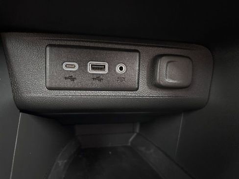 Used 2022 Buick Encore GX Select w/ Sport Touring Package image 18