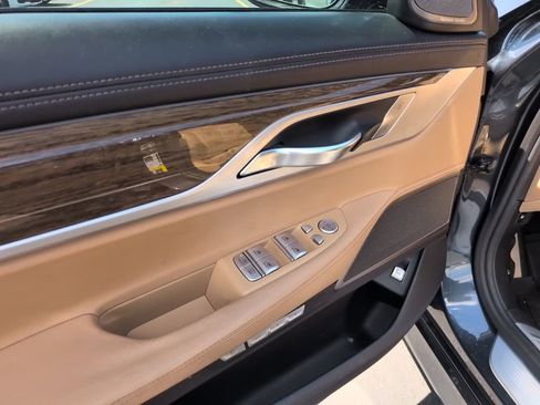 Used 2018 BMW 740e xDrive AWD/4WD image 16