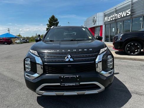 Used 2023 Mitsubishi Outlander SEL 40th Anniversary AWD/4WD image 2