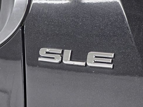 Used 2017 GMC Acadia SLE w/ Driver Alert Package I FWD image 33