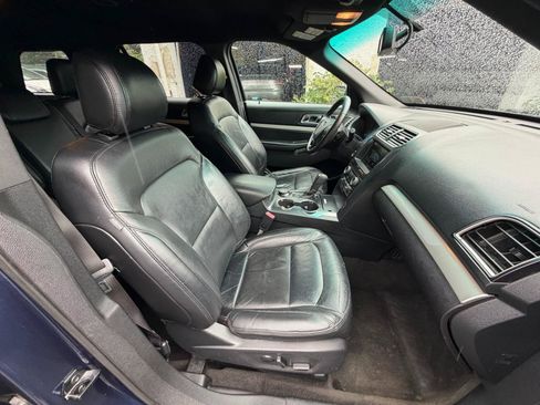 Used 2016 Ford Explorer XLT w/ Equipment Group 202A AWD/4WD image 36