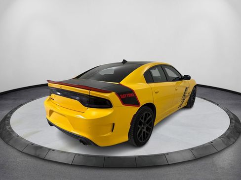 Used 2017 Dodge Charger R/T image 5
