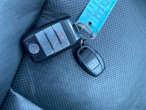 Used 2014 Kia Sorento SX w/ 3rd Row Package AWD/4WD image 23