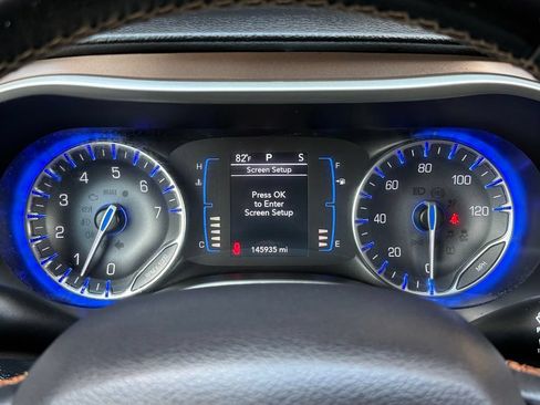 Used 2017 Chrysler Pacifica Touring-L w/ 13 Speaker Alpine Sound Group FWD image 31